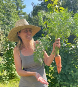 picture of Wendy Mickle holding a carrot